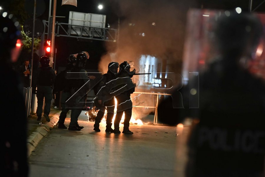 Tensionet vazhdojnë në Prishtinë [foto]