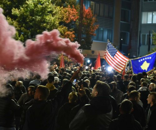 Policia: Protesta nisi e qetë, më pas pati hedhje të mjeteve piroteknike dhe fishekzjarre
