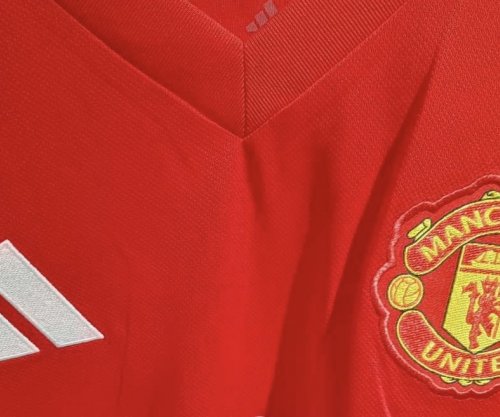 Man Utd, protesta të tifozëve: 685 abonime të pezulluara, tensione me pronarët