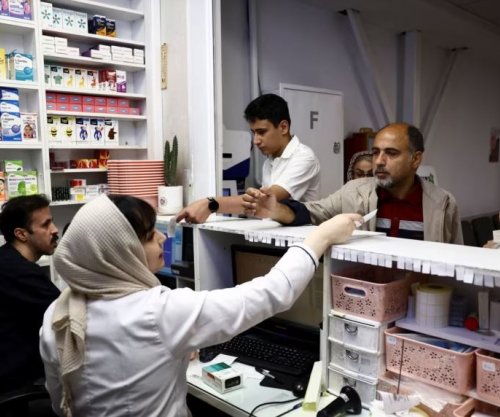 Mungesa e barnave në Iran ushqen tregun e zi