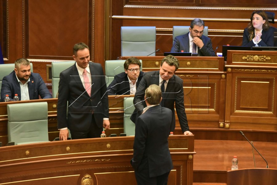 Hamza për shtrëngimin e duarve me Kurtin: Kundërshtarë politikë jemi, populli s'duhet të polarizohet në armiqësi