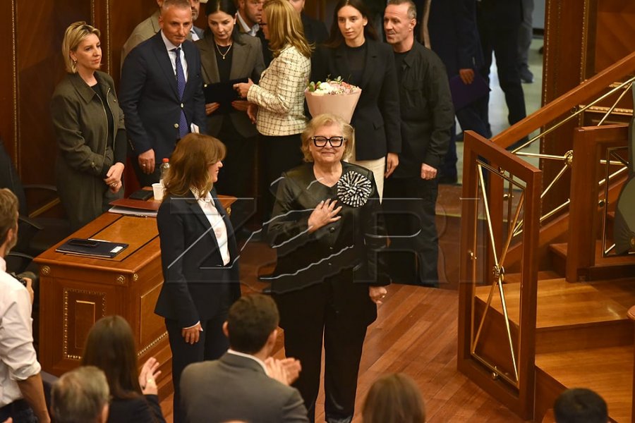 Ambasadori i BE-së uron presidenten e re: Presim ta afrojmë Kosovën më pranë BE-së