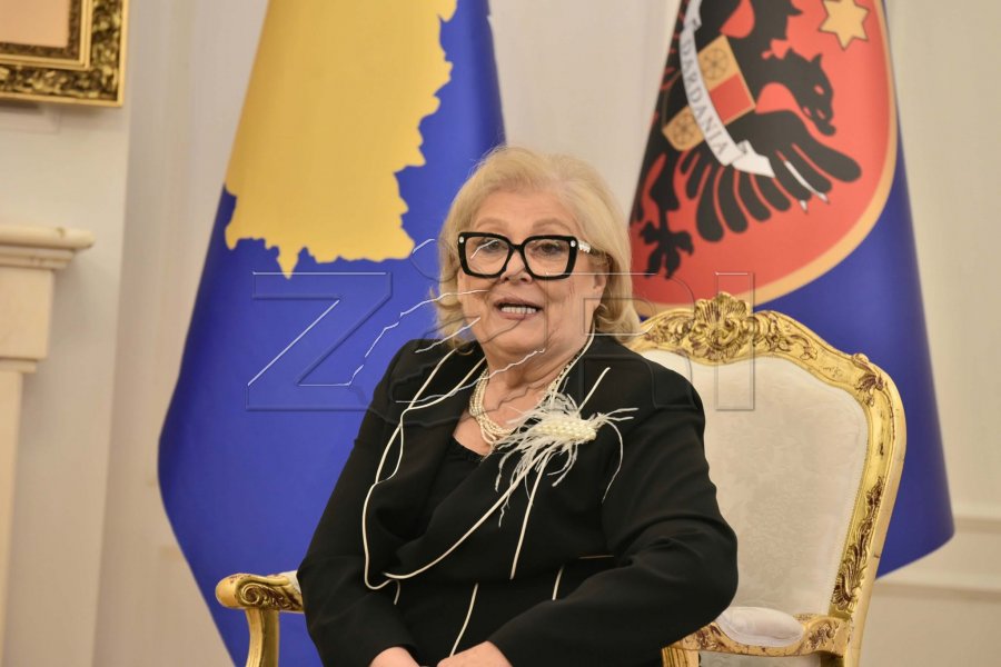 Mbreti i Suedisë dhe presidentët e Hungarisë e Letonisë urojnë Presidenten