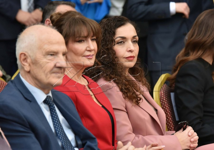 Ceremonia e inaugurimit të presidentes së Kosovës Justina Shiroka-Pula, ish-presidentë e personalitete të tjera arrijnë në Presidencë