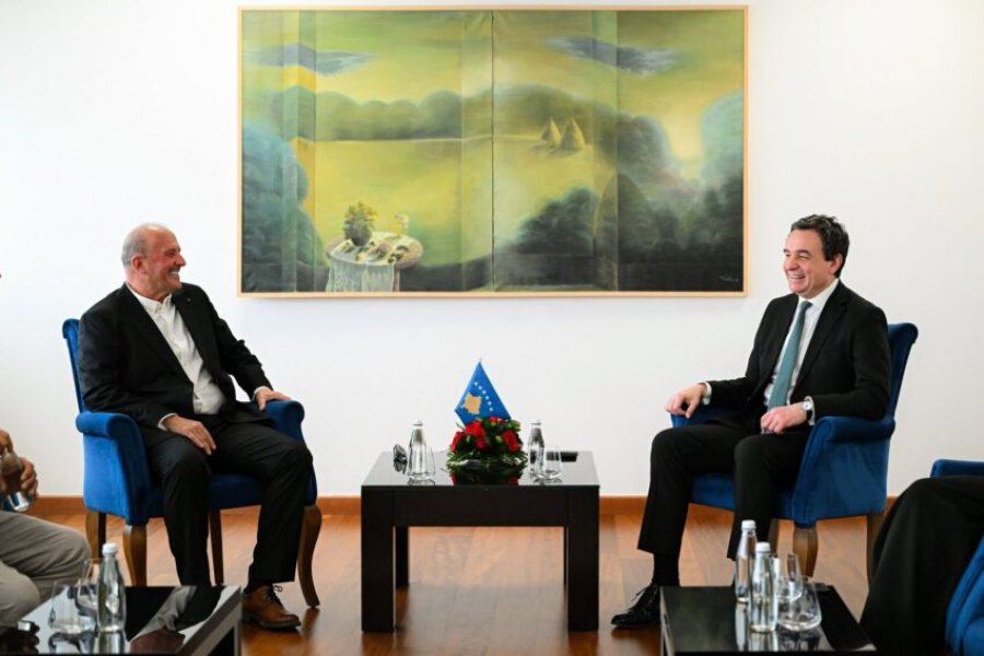 Kurti pret në zyrë ish-futbollistin e Prishtinës, Xhevdet Muriqi