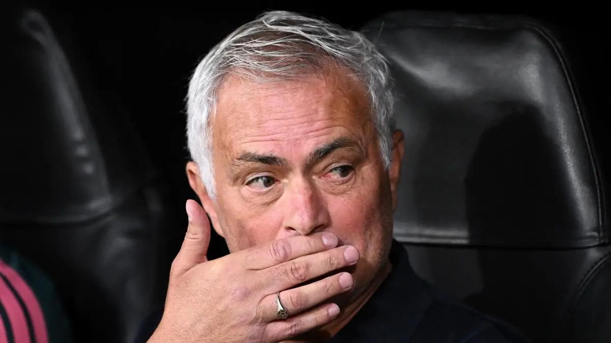 Mourinho ironizon me situatën e Man Cityt: “Preferoj të qesh, herët a vonë një fund do të vijë”