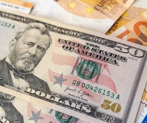 Euroja bie dukshëm kundrejt dollarit, krizë e re financiare?