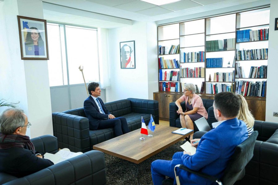Gërvalla pret ambasadorin e ri francez, reforma në drejtësi në fokus të takimit