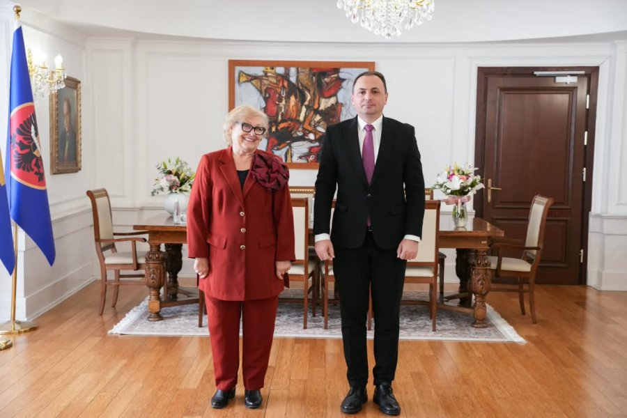 Presidentja Shiroka-Pula takohet me drejtorin e AKI-së