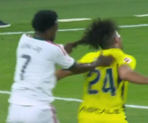Pamje të pabesueshme në Madrid: Vinicius ia shkul flokët kundërshtarit, përjashtohet me të kuq dhe shpërthen ndaj gjyqtarit