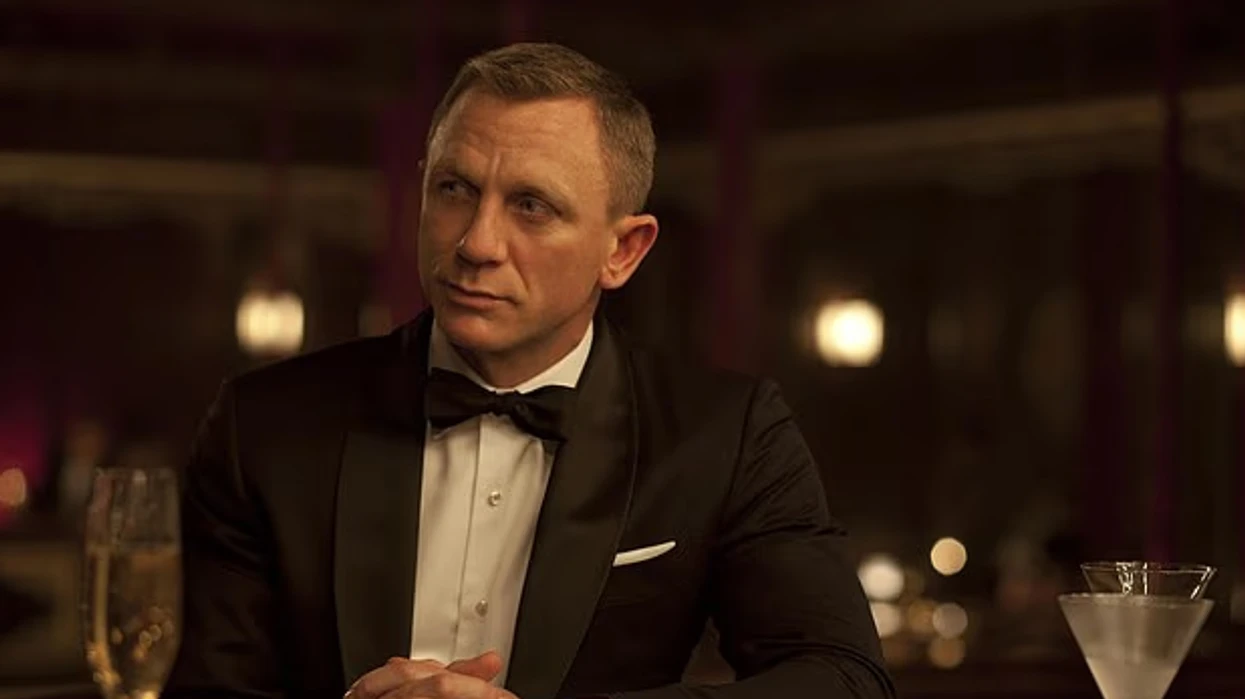 Daniel Craig blen një pub 250-vjeçar në Londër, lokali thuhet se ka një fantazmë