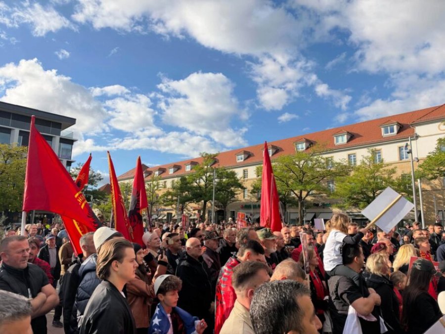 Protestë në Stutgart në mbështetje të ish-krerëve të UÇK-së