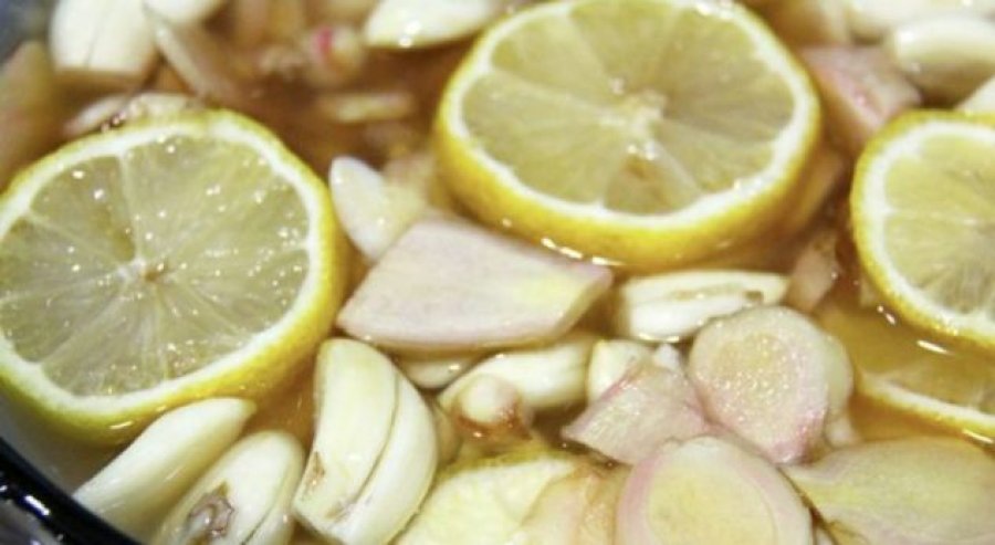 Hudhër me limon, për t’i pastruar rrënjësisht enët e gjakut