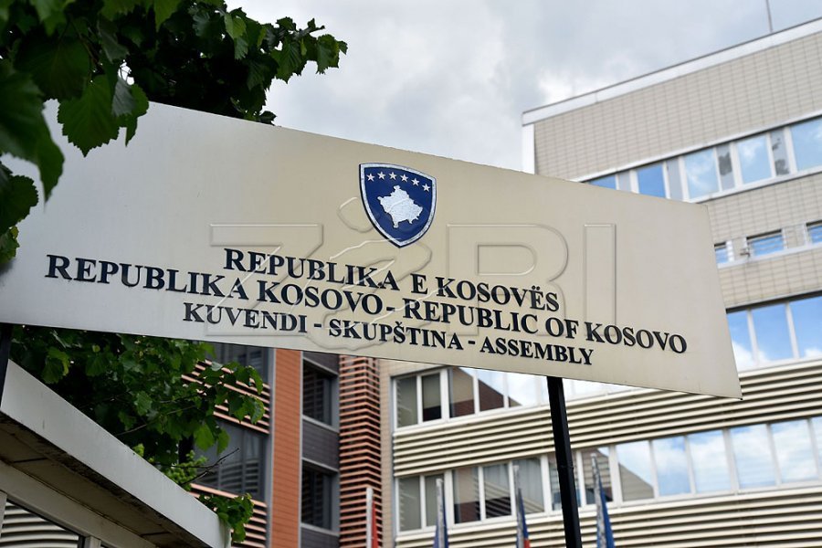 Sot do të mblidhen tri komisione parlamentare