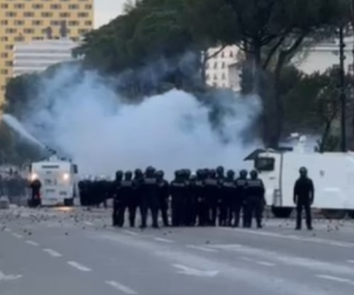 Shqipëri, 16 protestuesit e arrestuar dalin nesër para gjykatës