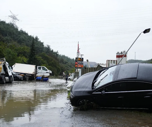 Kosova u bën thirrje qytetarëve në Stamboll të kenë kujdes nga reshjet e dendura dhe përmbytjet