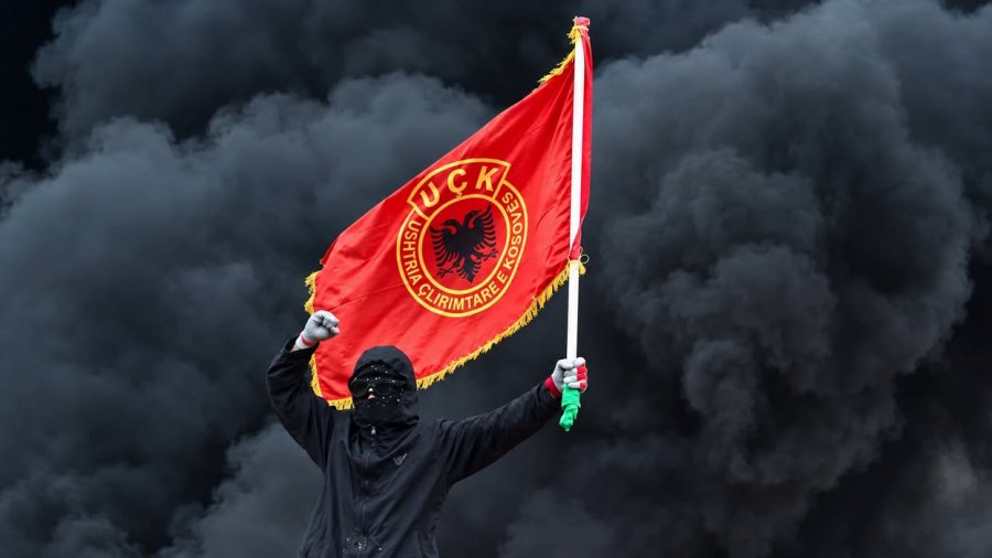 OVL UÇK-ja dënon keqpërdorimin e flamurit të UÇK-së gjatë protestave në Tiranë