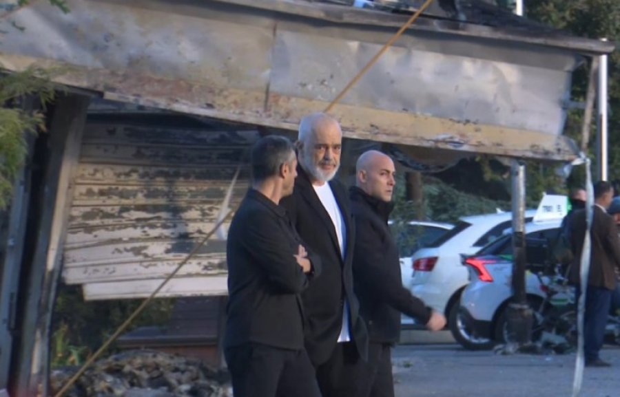 Rama inspekton dëmet në Tiranë, pas protestave të dhunshme