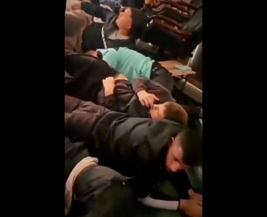 Sali Berisha publikon pamje brenda komisariateve: Trajtim çnjerëzor i studentëve të arrestuar [video] 