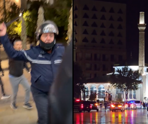 Policia ndjek dhe dhunon protestuesit, besimtari: I rrahën te dera e Xhamisë [video] 