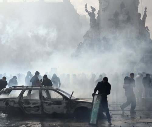 Protestuesit hyjnë me forcë në bashkinë e Marsejës, flakët përfshijnë zyrën e turizmit në Lion