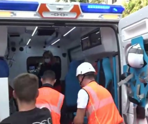 Ambulanca bllokohet në protestë - Reagon Qendra Kombëtare e Urgjencës: Pengimi i saj rrezikon jetën e qytetarëve [video] 