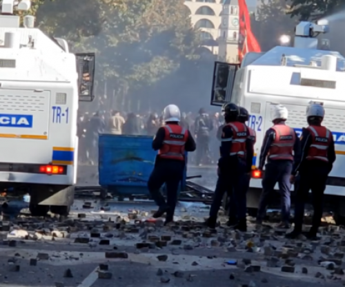Mbyllet dita e 5-të e protestave - Bilanci rëndohet në 59 të lënduar, mes tyre 34 policë, 21 protestues dhe 4 kalimtarë