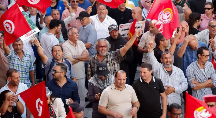 Tunizianët me protestë masive kundër Presidentit Saied