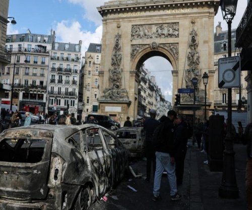 Një protestues vdes gjatë trazirave në Francë, qindra të plagosur