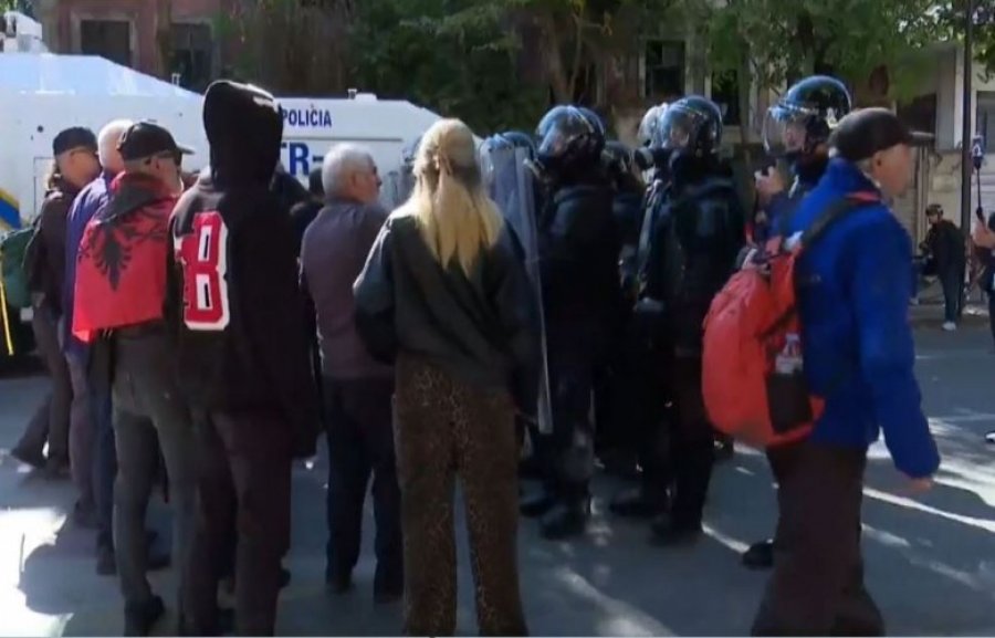 Dita e gjashtë e protestave në Tiranë