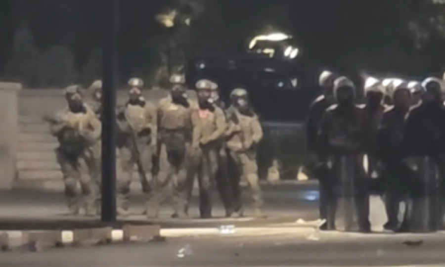 Protesta në Tiranë përplasje mes protestuesve dhe policisë, RENEA vendoset sërish te Kryeministria për të tretën natë