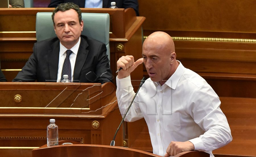 Haradinaj e quan Kurtin “sundimtar”: Protestuesve u dha gaz lotsjellës e dajak