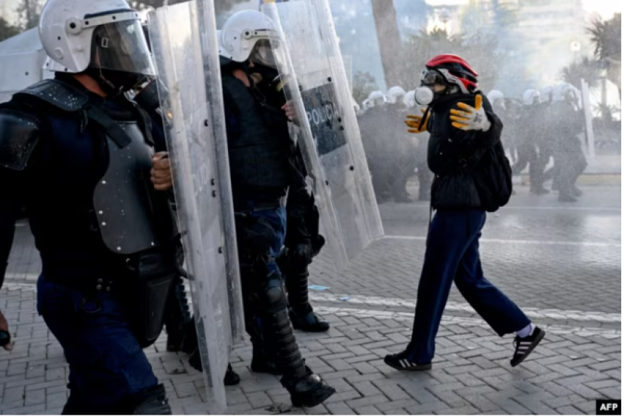 Viktima, rrëmbime, policë e “duar” të huaja - pretendimet që shoqërojnë protestat në Shqipëri