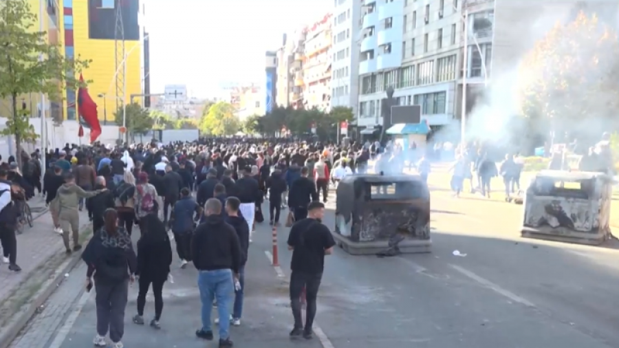 Dita e shtatë e protestës në Tiranë, protestuesit nisin grumbullimin në disa qytete
