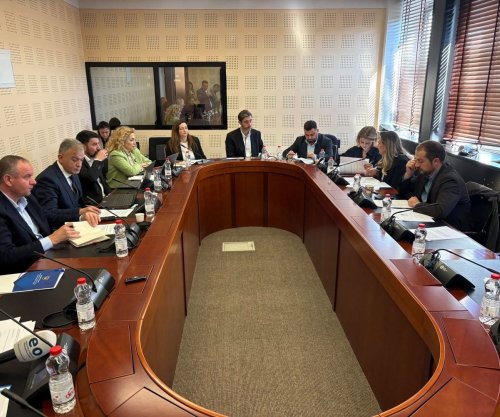 Komisioni për Shëndetësi miraton ndryshimet buxhetore, përfshijnë pagën e 13-të