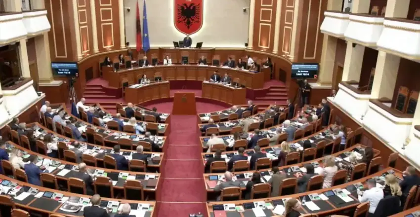 Protestat në Shqipëri, Parlamenti mblidhet të enjten