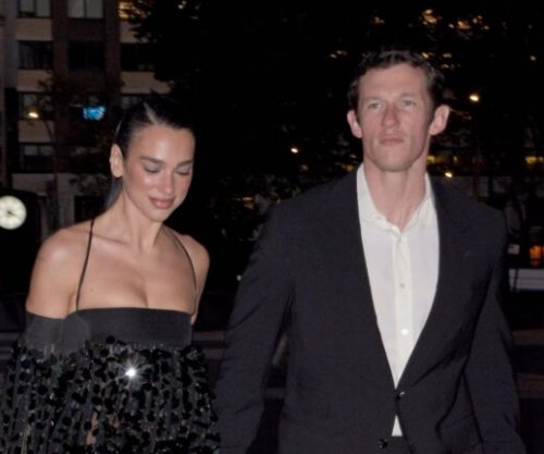 Dua Lipa dhe Callum Turner shfaqen së bashku në një mbrëmje gala në New York