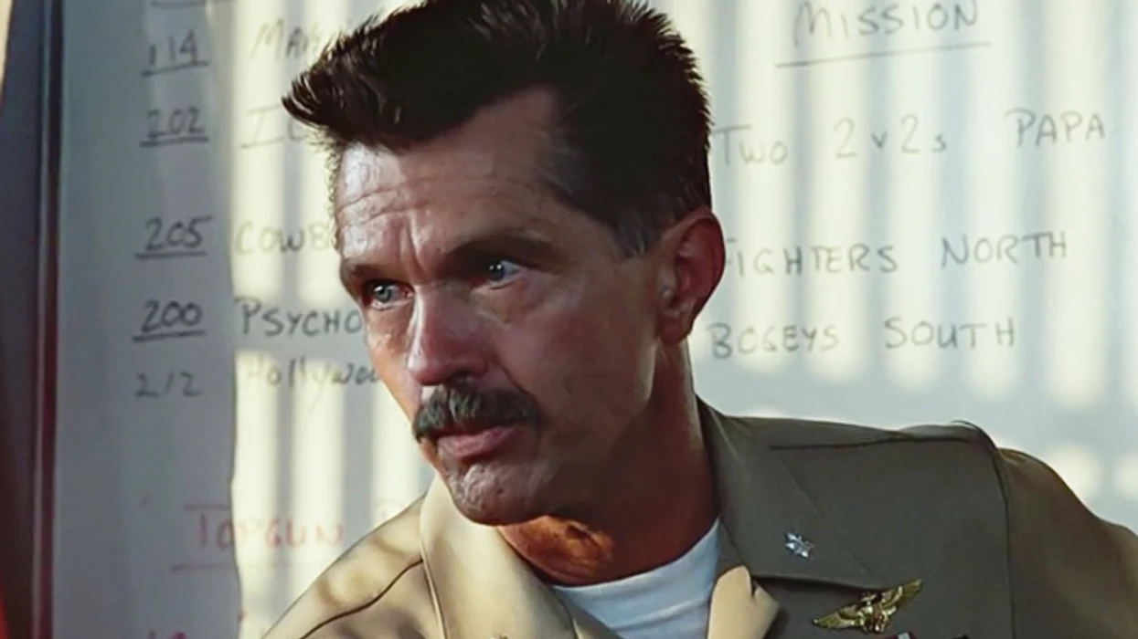 Vdes aktori amerikan Tom Skerritt, i njohur për filmat “Top Gun” dhe “Alien”