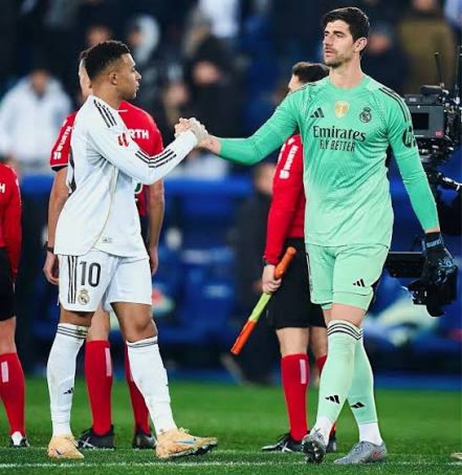 Courtois zbulon çfarë ndodh në zhveshtoren e Real Madridit: Këndojmë këngën për Mbappen diktator