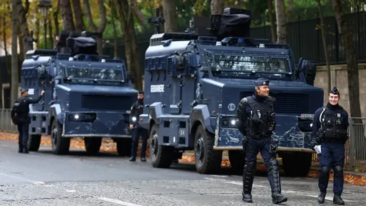 Rriten tensionet në Francë, policia mobilizon automjetet e blinduara para protestave
