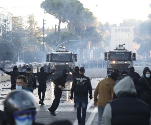 Tubim kombëtar në ditën e 12-të protestës, Rama bën sërish thirrje për dialog, tash shtron një tryezë prej betoni [video] 