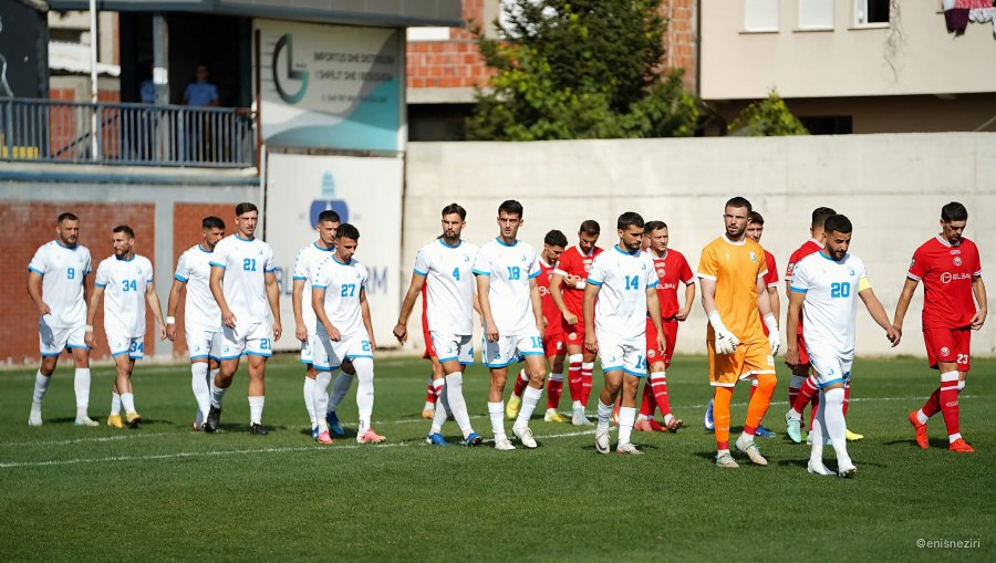 Futbolli kosovar i zhytur në borxhe, Vushtrria nuk u paraqit në fushë sot, Federata shikon si spektatore