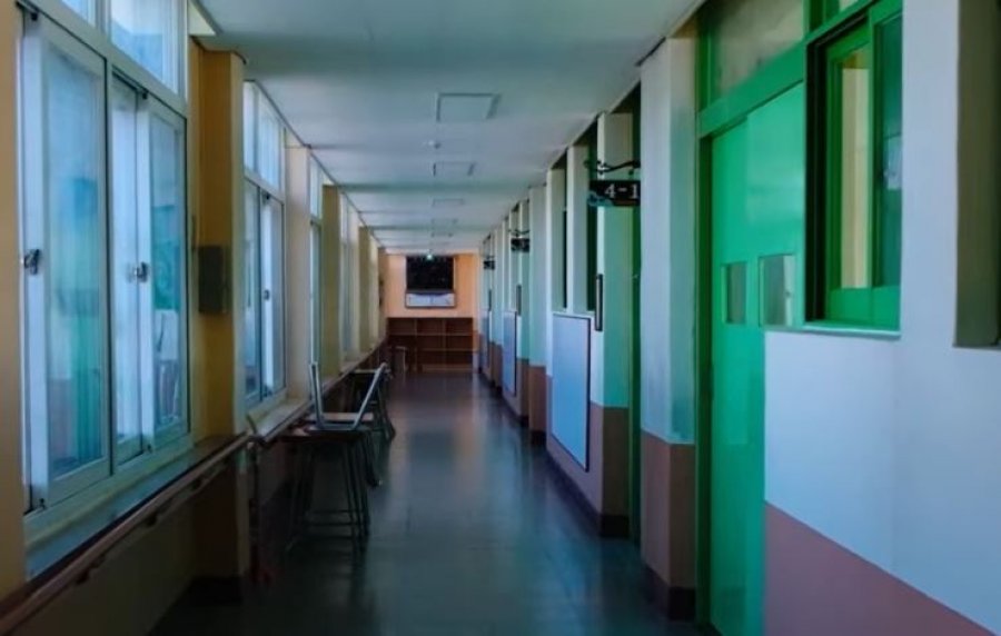 Rrahja e të miturës në Gjilan nga bashkëmoshataret, familja largohet nga Kosova