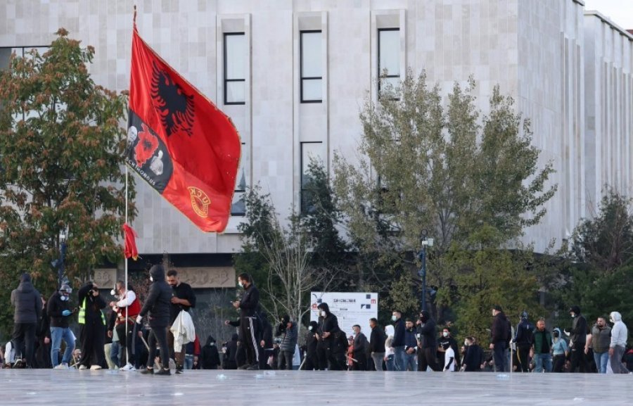 Dita e 14-të e protestave në Tiranë, studentët marshojnë drejt Kryeministrisë