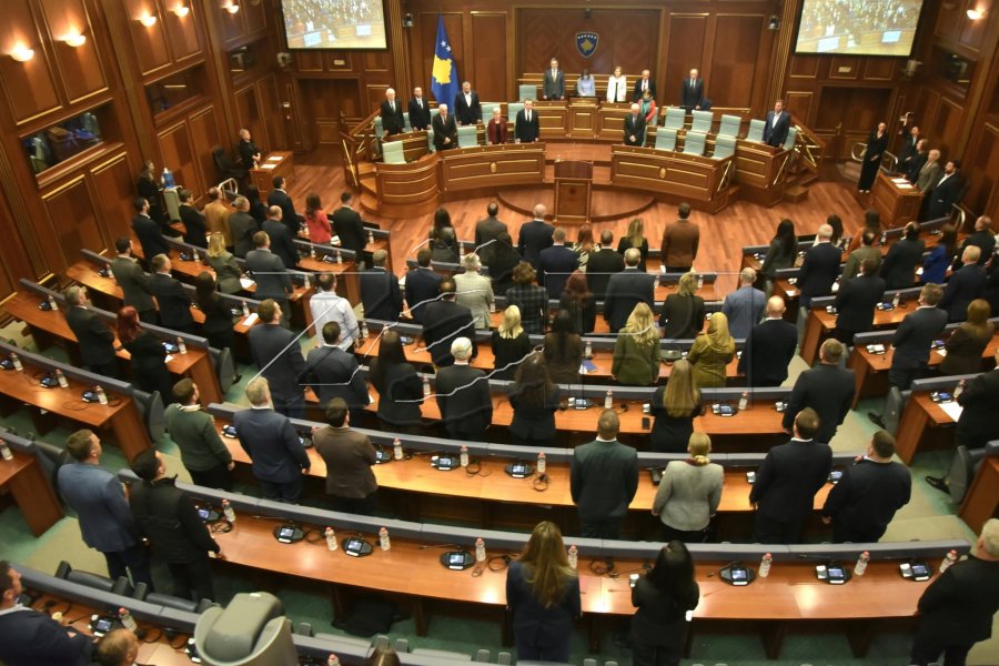 Kuvendi i Kosovës mban një minutë heshtje për vrasjen e Arlinda Zekajt 