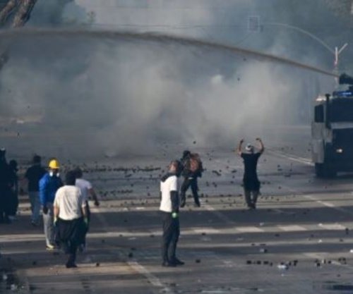 Policia shqiptare arreston një person dhe procedon 17 të tjerë pas protestave të dhunshme, nën hetim edhe thirrjet në rrjete sociale