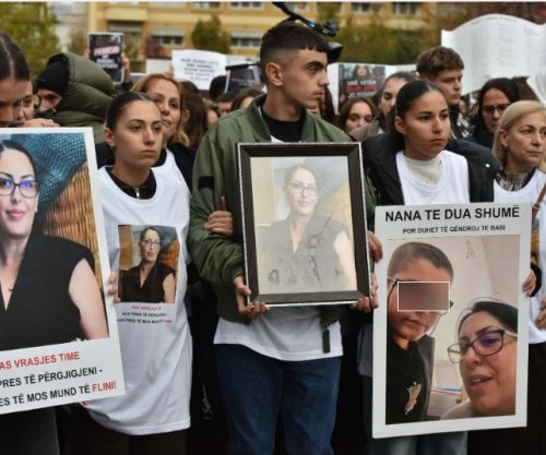 Qytetarja në protestën për Arlinda Zekajn: Sistemi i drejtësisë ndan nënat nga fëmijët e tyre