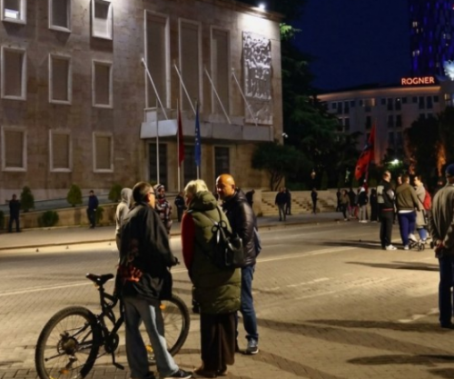 Protesta në Tiranë hyn në ditën e 17