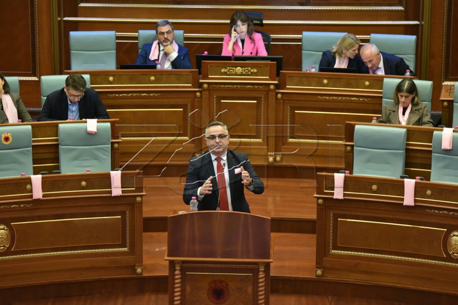 Tahiri akuzon Vetëvendosjen se po tenton të përfitojë politikisht nga vrasja e Arlindës