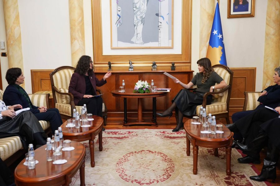 Haxhiu priti në takim përfaqësueset e Rrjetit të Grave të Kosovës
